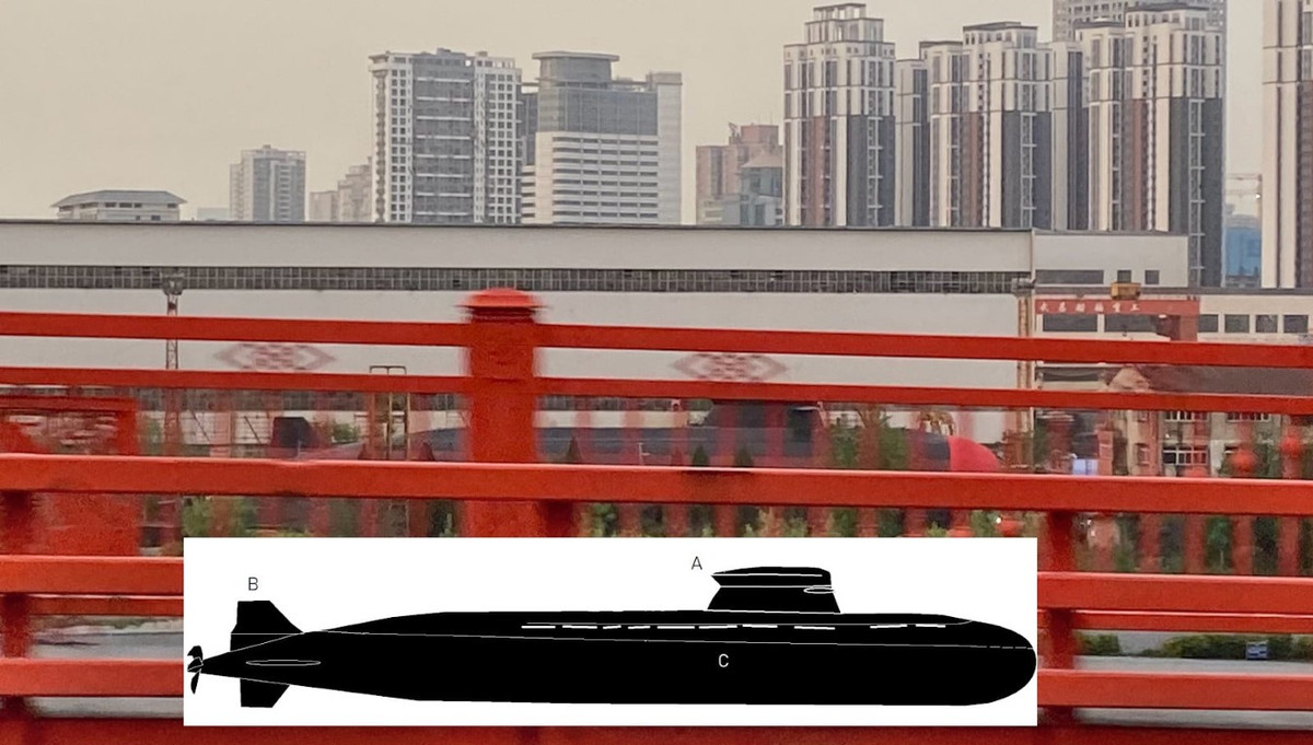 Cách đây ít ngày, một bức hình xuất hiện trên mạng xã hội Trung Quốc đã cho thấy thiết kế tổng thể của tàu ngầm Type 039C tại cảng đóng mới. Dù hình ảnh không chi tiết và đầy đủ, vẫn có thể dễ dàng nhận ra thiết kế độc đáo ở tháp chỉ huy của tàu. Tuy nhiên vẫn chưa có gì khẳng định, đây sẽ là thiết kế cuối cùng của tàu ngầm Type 039C. Nguồn ảnh: QQ.