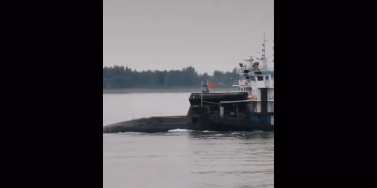 Theo truyền thông Trung Quốc, những hình ảnh này được quay trên sông Dương Tử. Dù cho đoạn clip chỉ dài 14 giây, nhưng cũng đủ để nắm bắt được ngoại hình thiết kế của tàu ngầm Type 039C này.