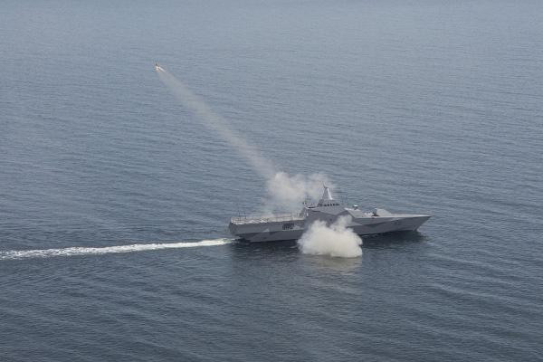 Nếu nhận được giấy phép xuất khẩu, dự báo tàu tên lửa tàng hình Arantes RA sẽ phải cạnh tranh khốc liệt với chiếc Type 022 Houbei do Trung Quốc sản xuất trên thị trường vũ khí thế giới.