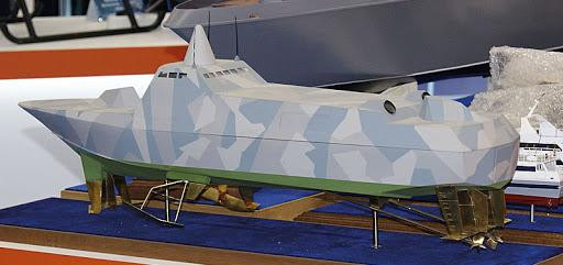 Chiếc chiến hạm nói trên sử dụng kết cấu cánh ngầm và được thiết kế với nhiều bề mặt trơn tru nhằm tán xạ sóng radar, ngoài ra còn cấu tạo từ vật liệu đặc biệt, mang lại khả năng tàng hình rất cao.