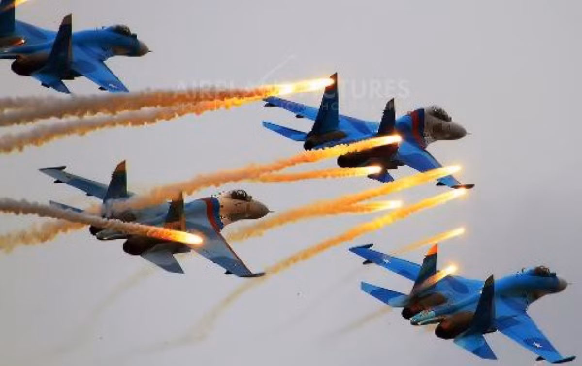 So với nguyên bản, chiến đấu cơ Su-27UBM1 do Ukraine nâng cấp được trang bị hệ thống điện tử hàng không tiên tiến hơn, đặc biệt là radar của nó đã có khả năng dẫn đường cho vũ khí đối đất.