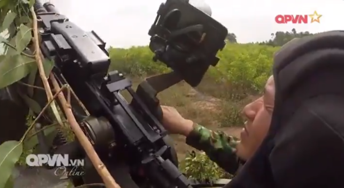 Đặc biệt, sức mạnh hỏa lực của khẩu súng máy phòng không 12,7mm DShK này, tới nay vẫn cực kỳ uy lực, đủ sức bắn hạ nhiều loại máy bay, trực thăng hoạt động ở tầm thấp.