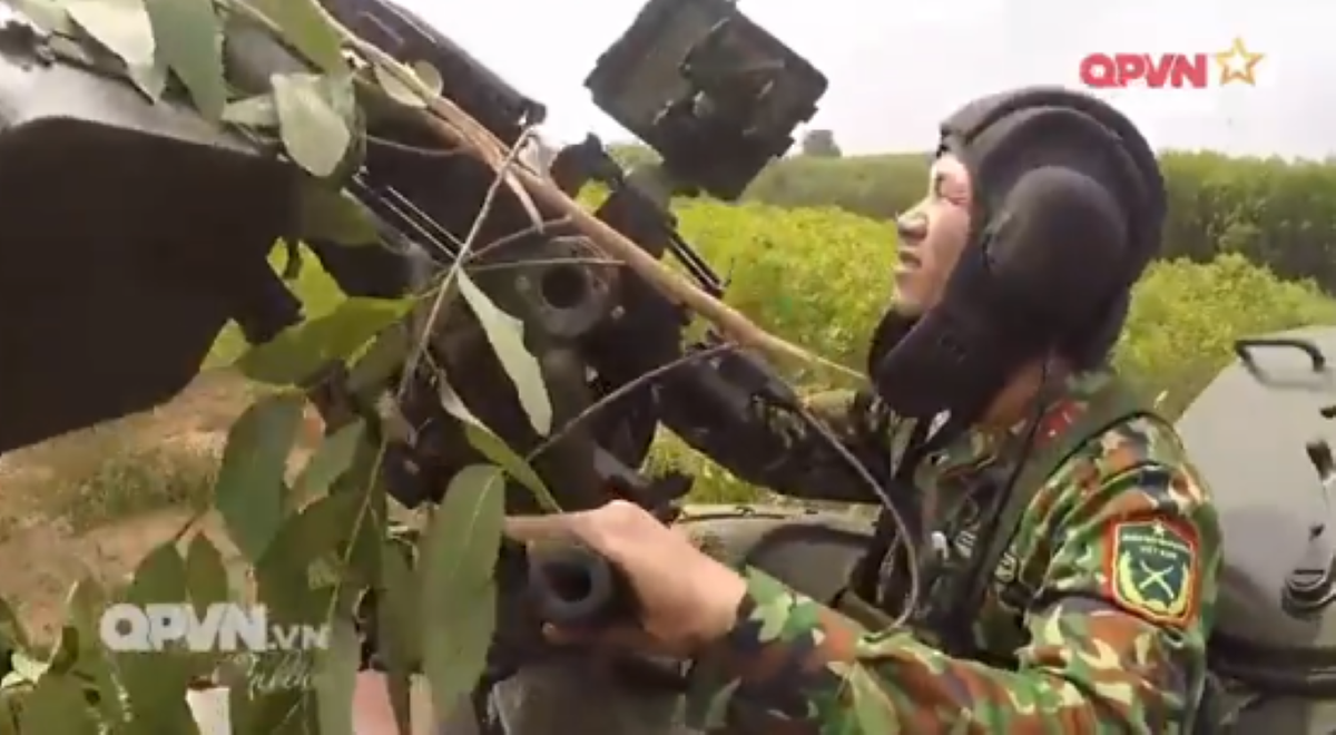 Chưa kể tới việc, hệ thống kính ngắm dành cho khẩu DShK cũng đã được nâng cấp, cho phép xạ thủ có khả năng tác xạ với độ chính xác cao hơn rất nhiều.