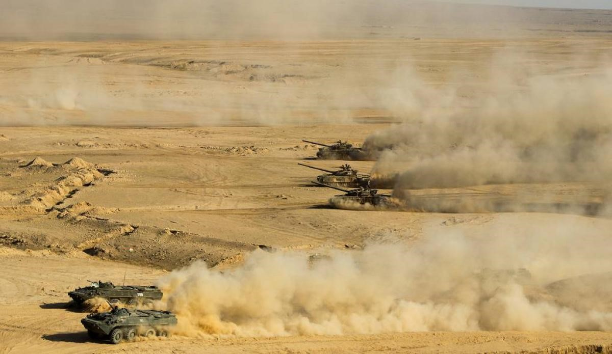 Biên giới giữa Tajikistan và Afghanistan dài 1.344 km, chủ yếu là địa hình đồi núi và rất khó kiểm soát. Chính vì vậy Nga phải tăng cường thêm khí tài hiện đại trong có có biến thể mạnh nhất của dòng xe tăng huyền thoại T-72.