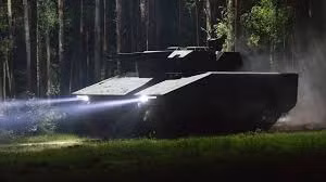 Nội thất của xe cũng được gắn một lớp lót tăng cường spall để bảo vệ thành viên kíp xe trong điều kiện thiết giáp bị xuyên thủng. Xe được tăng cường các bộ khí tài vô hiệu hóa sóng xung kích của mìn và vũ khí tự chế IED, ghế ngồi trong trạng thái treo để giảm thương vong tối đa từ mìn gầm xe. Xe cũng có thể được trang bị tùy chọn hệ thống phòng thủ chủ động, hệ thống ngụy trang... Tất cả những trang bị này hiện đều khá xa lạ với hầu hết xe chiến đấu hiện có trong quân đội Mỹ.