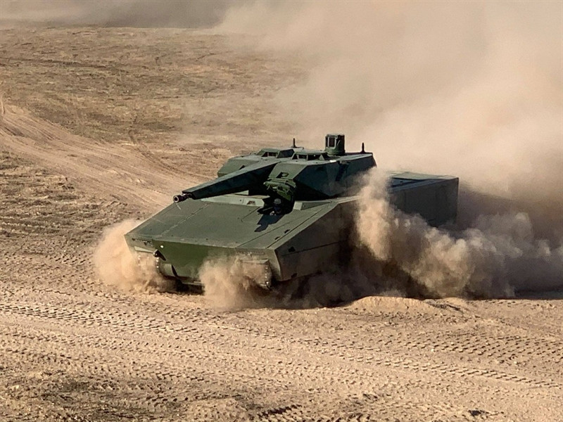 Xe chiến đấu Lynx được thiết kế với tháp pháo kiểu module Rheinmetall LANCE trang bị pháo tự động 30mm hoặc 35mm có ổn định tầm hướng và điều khiển từ xa. Tháp pháo và pháo được thiết kế cho phép pháo thủ có thể tiêu diệt mục tiêu từ khoảng cách tối đa 3.000m.