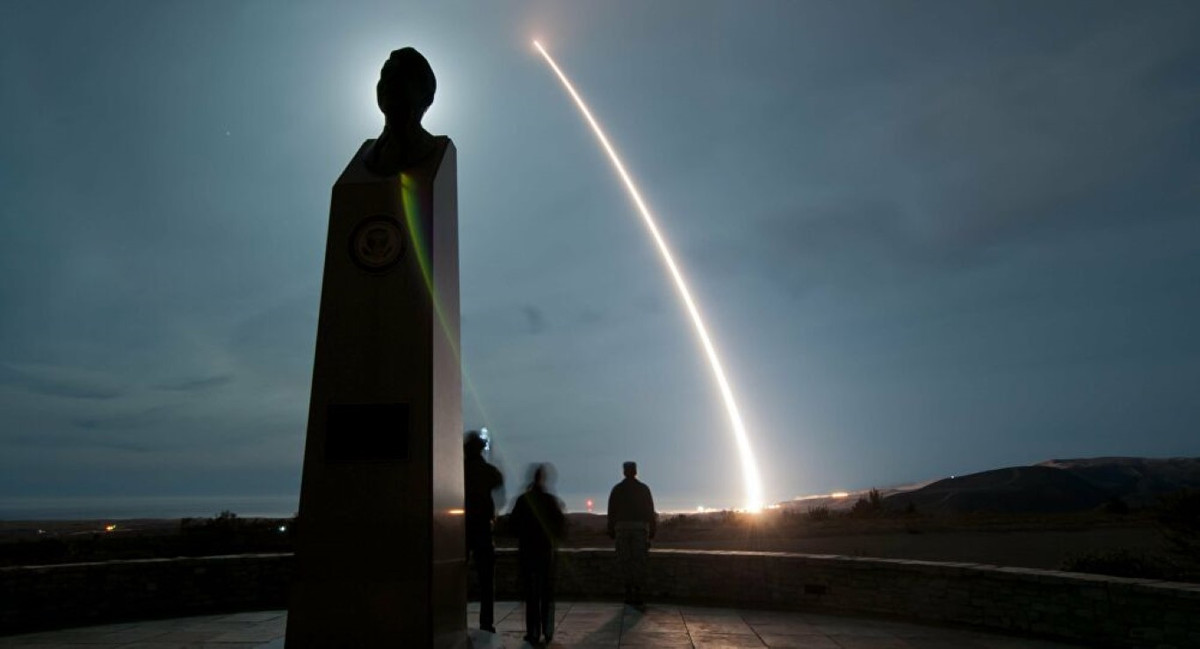 Tầm cao tối đa mà loại tên lửa này đạt được có thể lên tới 1100 km với tốc độ khoảng 7,8 km/giây. Ở độ cao và tốc độ này, việc đánh chặn tên lửa Minuteman III được cho là điều không thể.