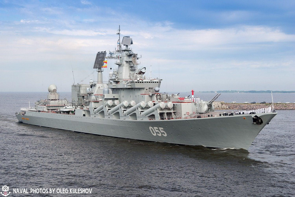 Để đối phó, lớp tuần dương hạm Slava được trang bị 16 bệ phóng P-500 Bazalt, tên lửa có thể bắn trúng mục tiêu ở khoảng cách 500 km. Đồng thời loại đạn chống hạm này có tốc độ Mach 2,56 và khả năng kháng nhiễu tốt, đảm bảo việc đưa đầu đạn tới mục tiêu.