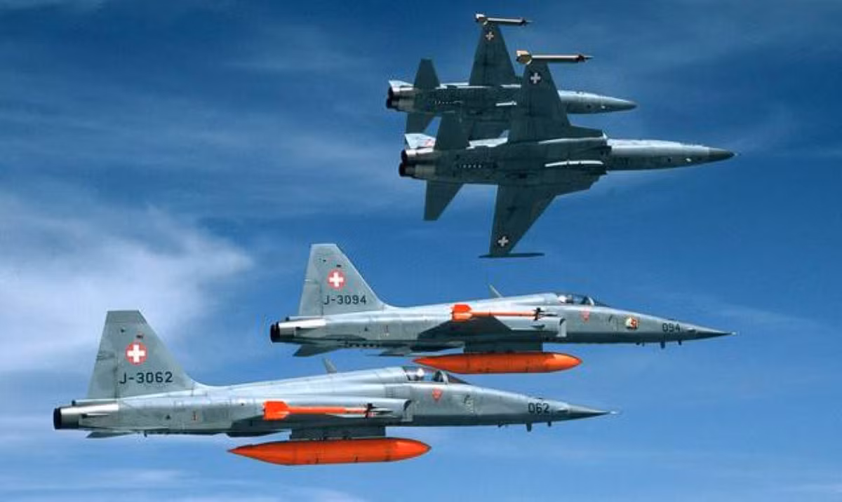 Tuy vậy đã bước qua năm 2021 nhưng thương vụ vẫn chưa có tiến triển. Mỹ mua lại máy bay chiến đấu F-5E để đóng giả "quân xanh" dùng cho phi công huấn luyện.