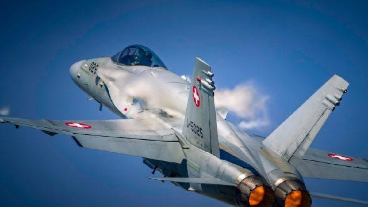 Thụy Sĩ đang sở hữu dòng chiến đấu cơ hạng nhẹ do Mỹ sản xuất, hiện trong biên chế không quân nước này đang sở hữu hai loại là tiêm kích F-5E và F/A-18.