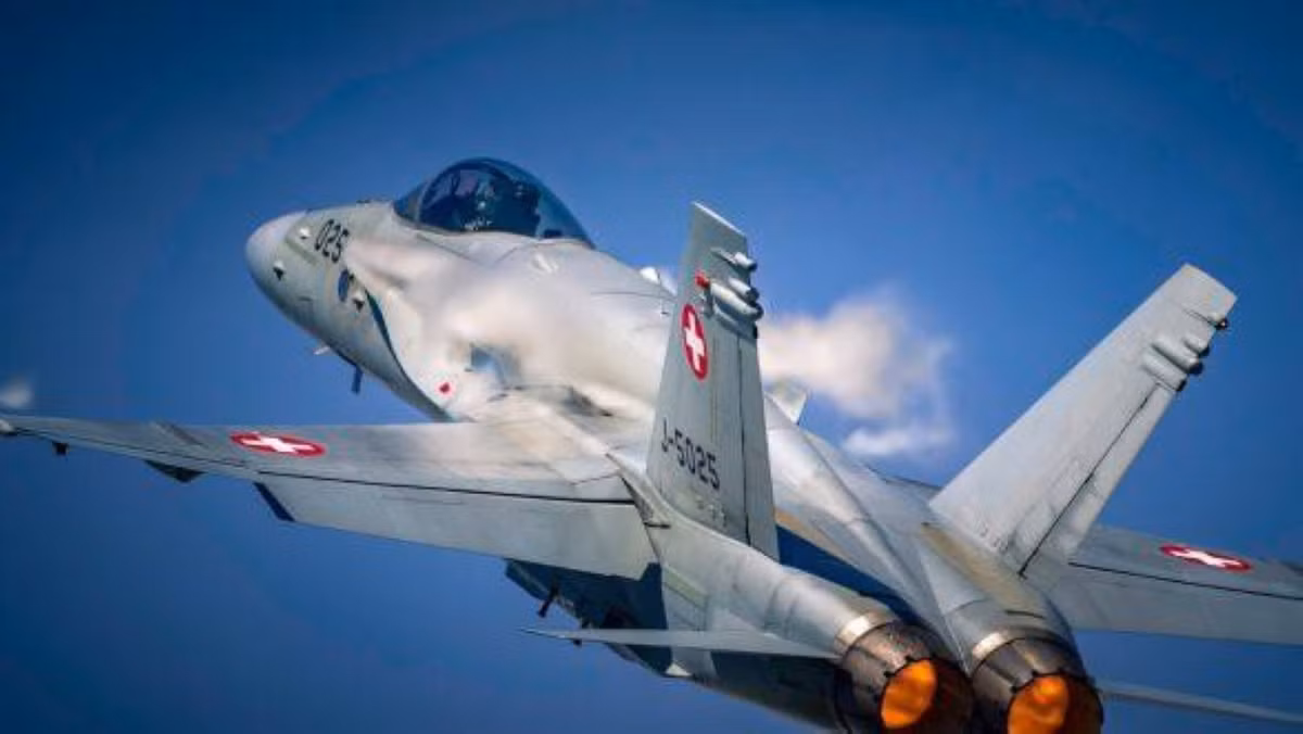 Thụy Sĩ đang sở hữu dòng chiến đấu cơ hạng nhẹ do Mỹ sản xuất, hiện trong biên chế không quân nước này đang sở hữu hai loại là tiêm kích F-5E và F/A-18.