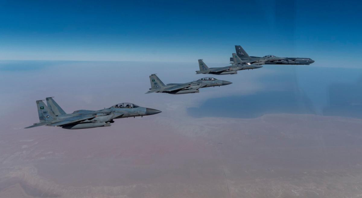 Đồng thời Mỹ cũng có kế hoạch trang bị siêu bom GBU-43, loại vũ khí được mệnh danh là mẹ của các loại bom. Ngoài 76 chiếc trong biên chế, không quân Mỹ còn lưu trữ rất nhiều máy bay B-52 ở tình trạng có thể khôi phục và có thể sẵn sàng đưa chúng trở lại hoạt động khi cần thiết.