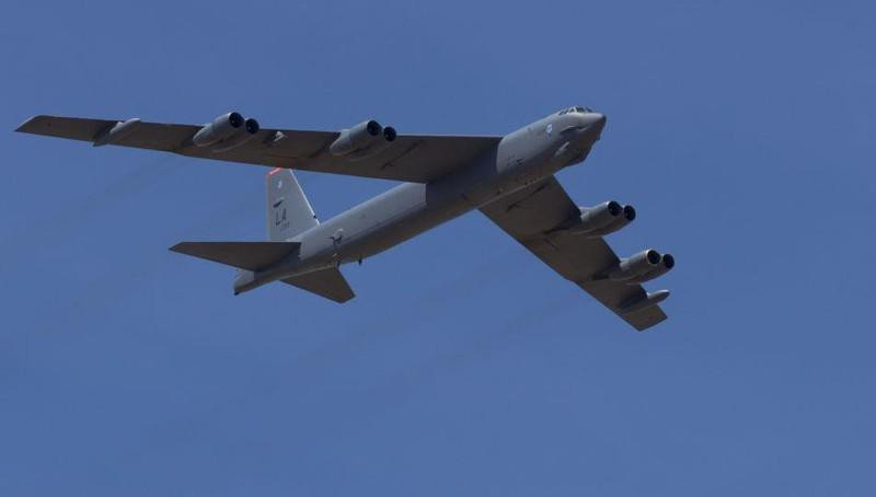 Trước đây, toàn bộ B-52 từng nằm trong kế hoạch sẽ “nghỉ hưu” vào năm 2040. Tuy nhiên hiện tại Mỹ chưa có máy bay nào đủ sự tin cậy về hiệu suất cũng như tính kinh tế khi thực hiện các đòn tấn công như B-52.