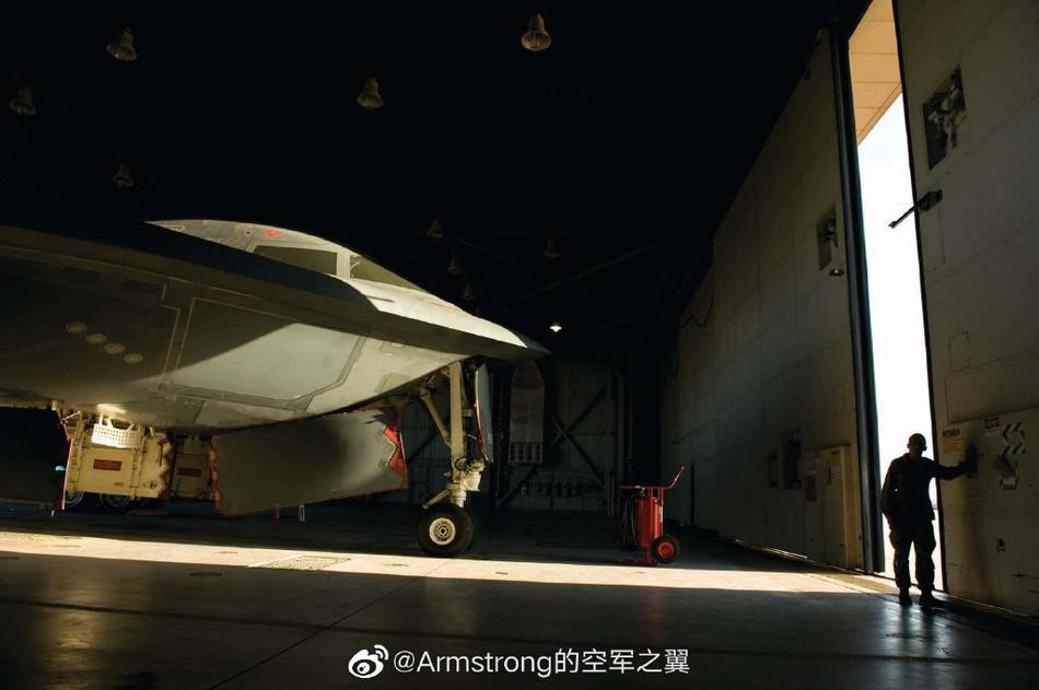 Đơn giản như việc chiếc B-2 Spirit không thể bay an toàn được trong điều kiện thời tiết có mưa cũng khiến các kỹ sư của Northrop Grumman tốn vài năm khắc phục.