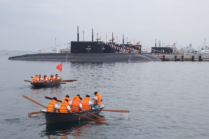 Việc sử dụng động cơ diesel công suất lớn hơn, cho phép thời gian sạc lại pin tàu ngầm, diễn ra nhanh hơn nhiều so với ở những phiên bản đầu.