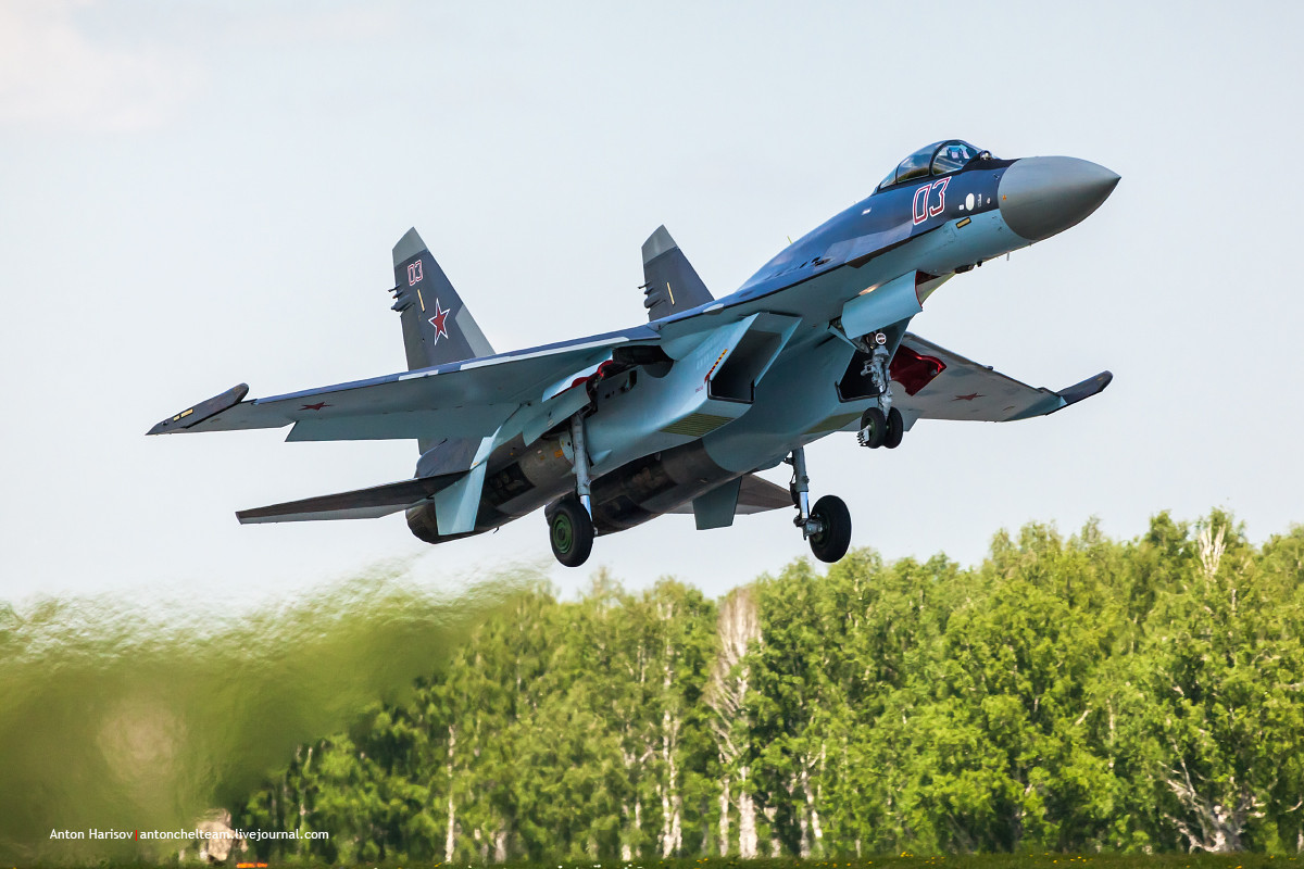 Trước đó, truyền thông quốc tế đã có nhiều thông tin về việc đàm phán mua chiến đấu cơ Su-35 giữa Ai Cập và Nga tiến triển tốt. Bản thân truyền thông Ai Cập và các chuyên gia nước này, lại lo ngại một lệnh cấm vận từ Mỹ.