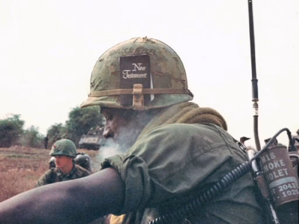 Những lý do trên, đủ khiến mọi lính Mỹ phải sợ hãi khi được giao nhiệm vụ làm điện đài viên ở Việt Nam, dù rằng chức vụ này, luôn đi kèm nhiều ưu đãi tốt hơn so với bộ binh thông thường.