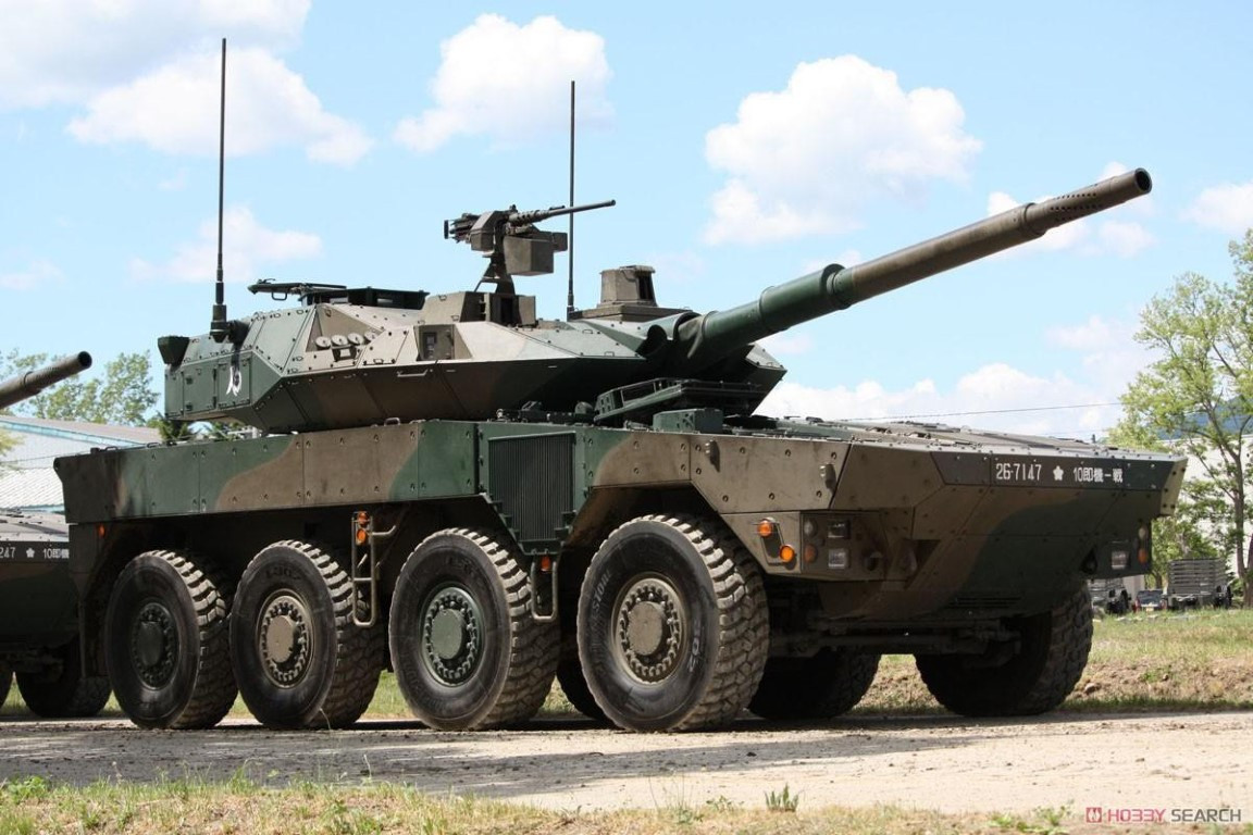 Một nhược điểm khác là mức độ tự bảo vệ kém. Xe tăng bánh lốp có trọng lượng nhẹ, chủ yếu là vì lớp giáp mỏng và yếu, đồng nghĩa với việc ưu điểm cũng đồng thời là nhược điểm.