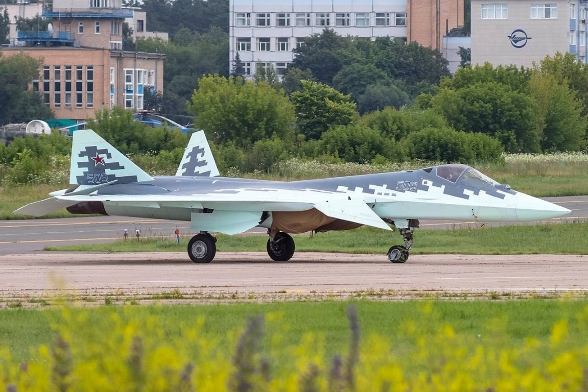 Một trong những nguyên nhân khiến Su-57 không thể nhập biên với số lượng lớn, được cho là vì giá thành của loại tiêm kích này quá cao. Việc Ấn Độ rút khỏi chương trình phát triển Su-57 cũng khiến Moscow gặp nhiều khó khăn về mặt tài chính.