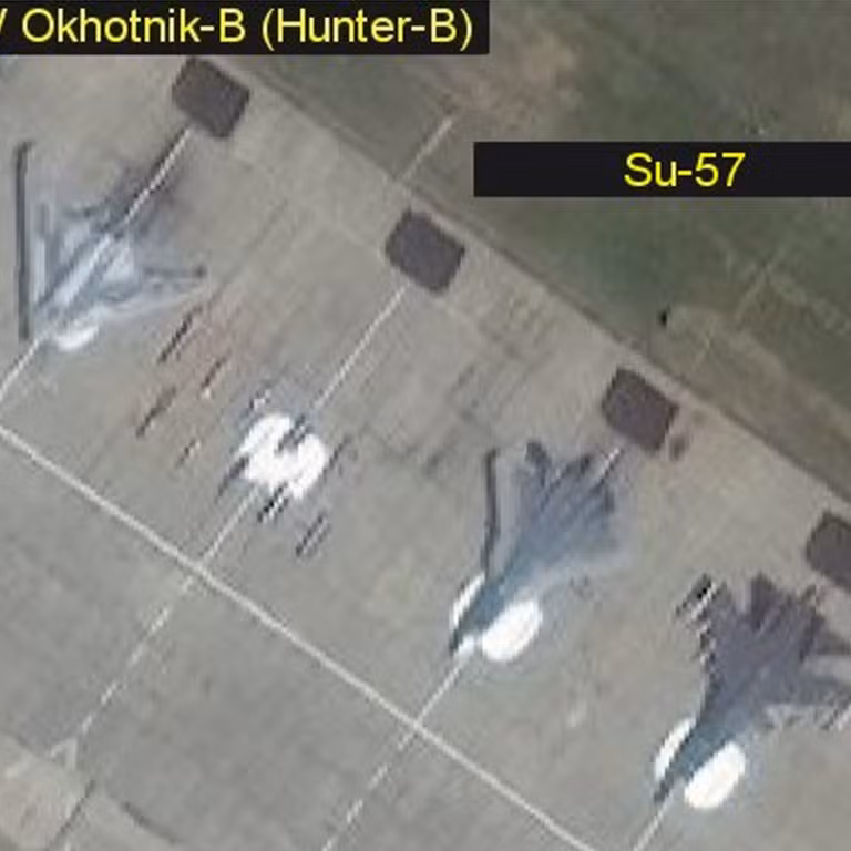 Đây cũng được coi là một trong những căn cứ không quân đầu tiên của Nga, có sự xuất hiện của máy bay không người lái tàng hình S-70.