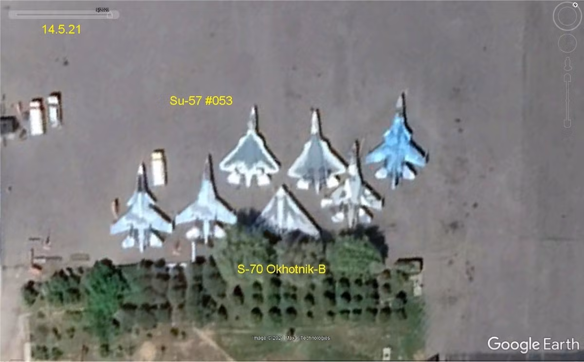 Công ty Maxar Technologies của Mỹ - chuyên hoạt động trong lĩnh vực vũ trụ và viễn thám - vừa công bố một loạt ảnh chụp vệ tinh tại căn cứ sân bay quân sự Akhtuibinsk của Nga với độ nét cao.