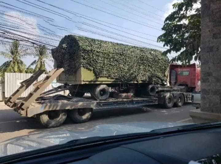 Trong buổi lễ bàn giao, đáng chú ý nhất là hai loại phương tiện kỹ thuật quân sự bao gồm xe đào hào TMK và xe cần cẩu KS-3574M3.