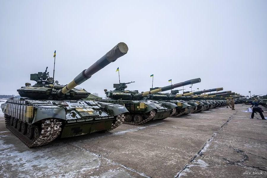 Gần đây, hơn 100 xe tăng Ukraine đã được triển khai đến cùng một khu vực. Ngoài ra, binh sĩ quân đội Kiev cũng đang tích cực tham gia luyện tập sử dụng các máy bay không người lái của Thổ Nhĩ Kỳ.