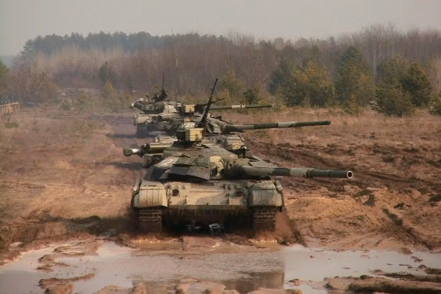 Không chỉ các thiết bị quân sự của lực lượng thiết giáp Ukraine đã được chuyển bổ sung đến Donbass, mà một lượng lớn quân nhân cũng được tăng cường tới đây, điều này cho thấy Kiev đã sẵn sàng tung ra hoạt động quân sự chống lại DPR và LPR, bất chấp những bác bỏ trước đó.