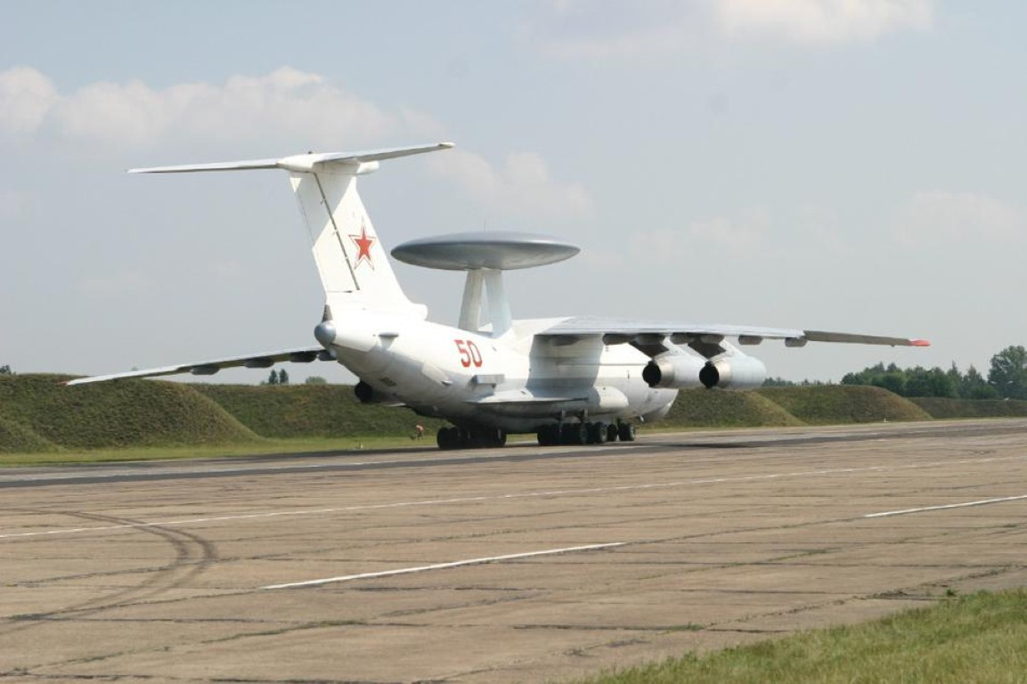 Thiết kế của các máy bay cảnh báo sớm A-50 rất đặc biệt, bao gồm một radar cỡ lớn đường kính 12 mét đặt trên lưng máy bay. Các phi công Nga hay gọi đây là "cây nấm". " Cây nấm" này là radar Shmel-M, với hai ăng-ten quay liên tục tốc độ 10 giây/vòng.