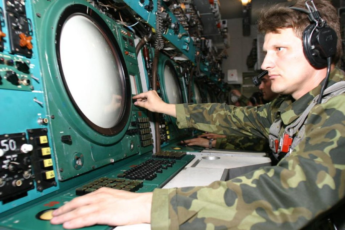 Các màn hình hiển thị này có kích thước cồng kềnh, trọng lượng lớn và tốn rất nhiều năng lượng để vận hành.