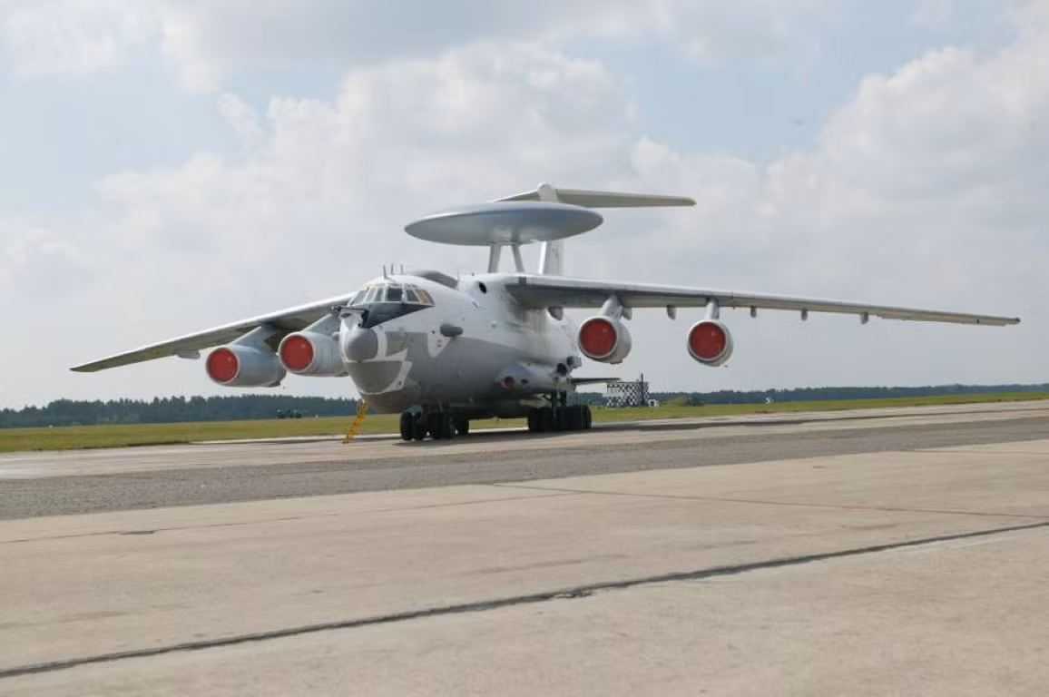 Hệ thống máy tính trên máy bay cảnh báo sớm A-50 cho phép nó theo dõi từ 10 tới 12 mục tiêu bay cùng lúc.