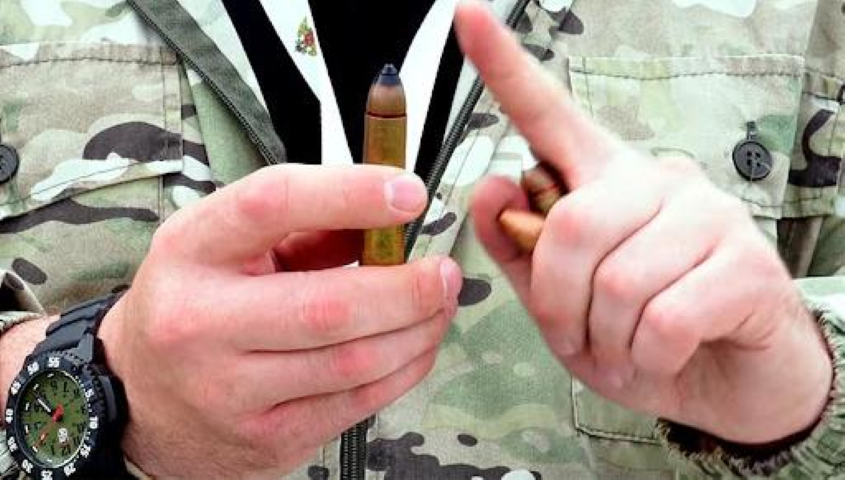 "Đạn 12,7x55 mm với sức sát thương cao mang lại uy lực đáng sợ cho ShAK-12. Mẫu súng này chủ yếu được an ninh Nga sử dụng trong các chiến dịch chống khủng bố đang diễn ra tại khu vực Kavkaz", Ivan Alekseev nhận định.