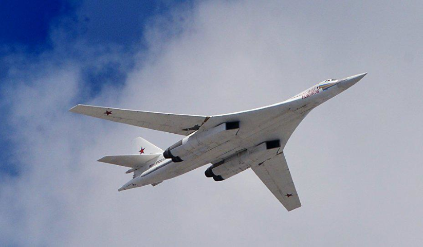 Tu-160 là máy bay ném bom chiến lược lớn nhất trong biên chế Nga, có biệt danh "Thiên nga trắng" nhờ lớp sơn sáng màu chống tia phóng xạ trong vụ nổ hạt nhân và khả năng cơ động hiếm có đối với máy bay ném bom.