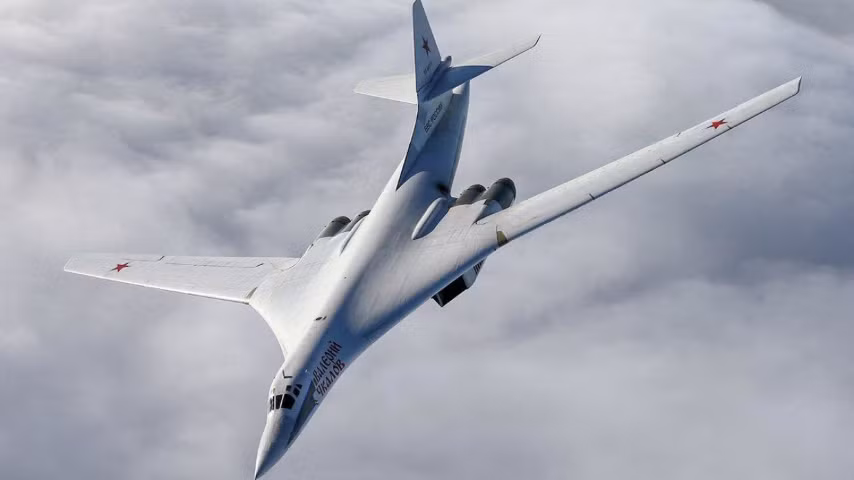 Tuy mang dáng dấp giống với chiếc Tu-160 ở bên ngoài, nhưng Tu-160M2 sẽ được làm mới hoàn toàn bên trong để tăng cường sức mạnh tấn công tầm xa.