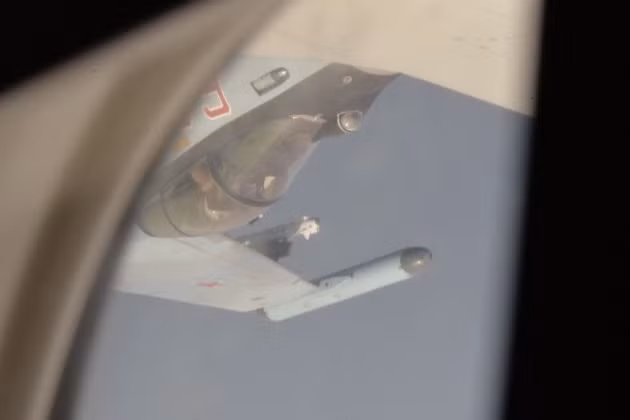 Không quân Mỹ vừa một lần nữa lên tiếng chỉ trích Nga khi một tiêm kích Su-35 của nước này đã có hành vi bay... lộn ngược bên cạnh máy bay do thám của Mỹ gần với khu vực Syria.