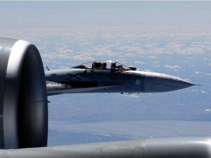 Thực tế, Không quân Nga cũng không khuyến khích phi công của mình có những hành động nguy hiểm khi bay tuần tra, áp sát máy bay nước ngoài. Tuy nhiên lực lượng này cũng từng thừa nhận rằng họ... không thể quản được phi công của mình một khi chiếc tiêm kích đã cất cánh.