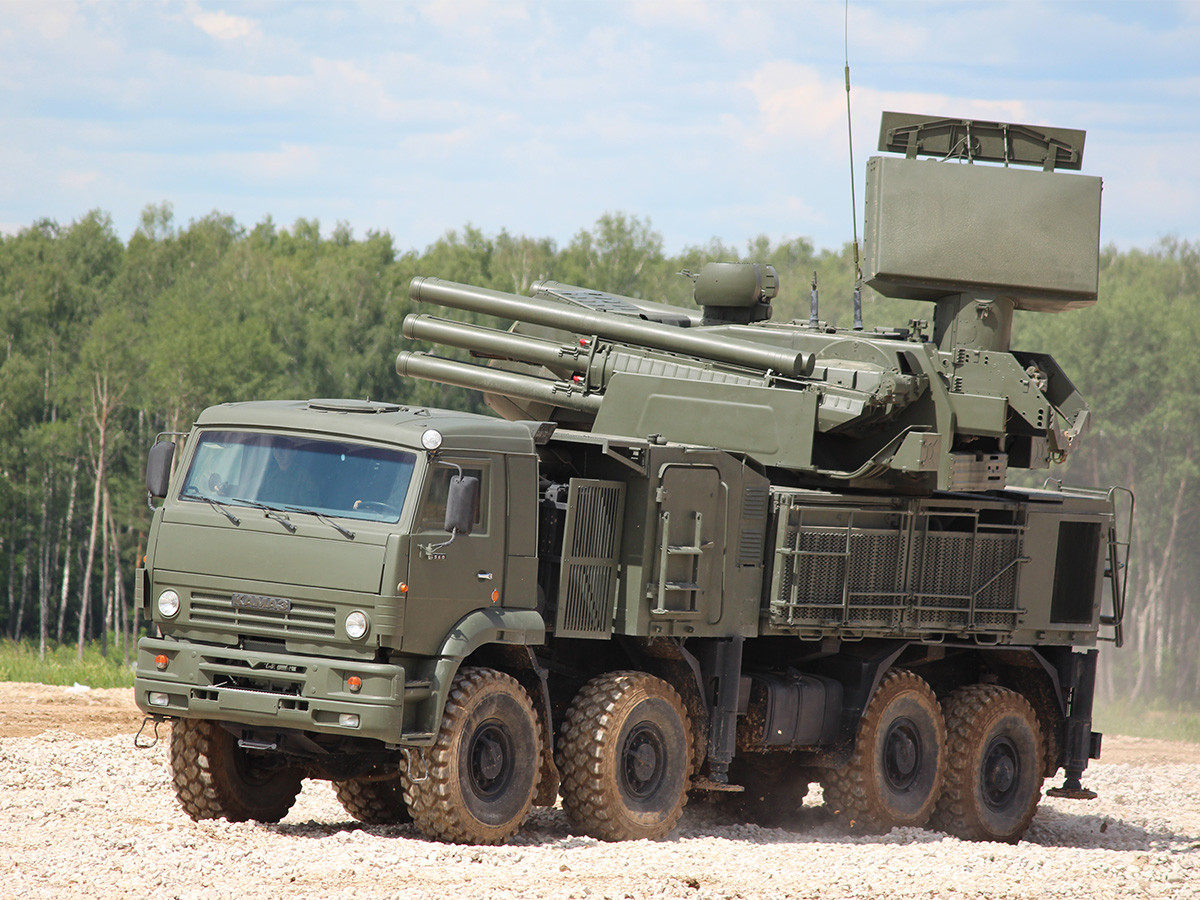 Nhiều nguồn thạo tin cũng khẳng định, các tổ hợp Pantsir-S trong biên chế quân đội Iraq, được đặt gần khu vực căn cứ do Mỹ kiểm soát đã thực hiện các pha đánh chặn nhanh gọn, chính xác này.