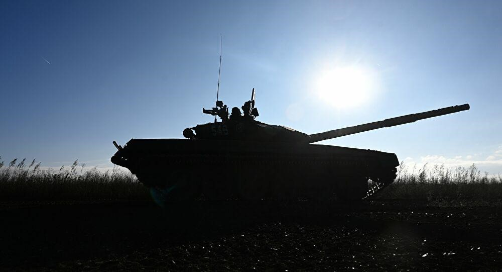 Phiên bản T-72B1 được bổ sung giáp mặt trước, tăng 50% khả năng chống chịu trước đạn xuyên giáp dưới cỡ tách vỏ ổn định bằng cánh đuôi (APFSDS) của phương Tây.