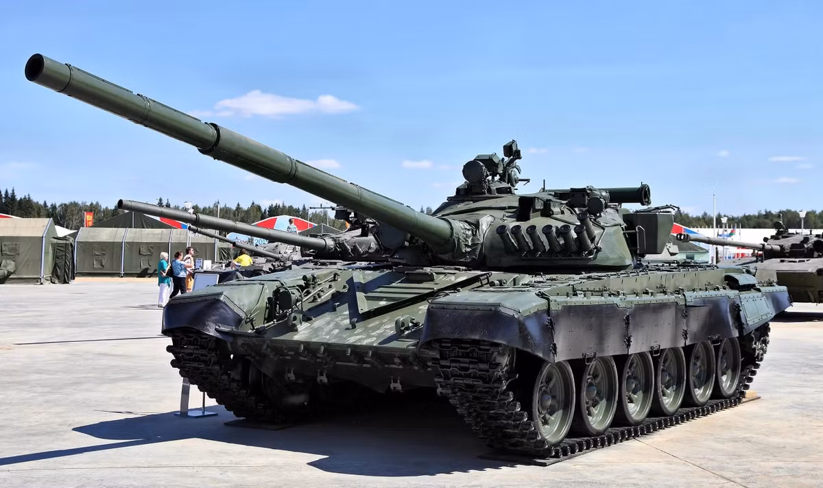 Giáp phản ứng nổ (ERA) Kontakt-1 tăng gấp đôi sức chống chịu của xe tăng T-72 trước đạn chống tăng nổ lõm (HEAT).