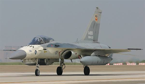 Trung Quốc xem Đài Loan là một phần lãnh thổ của họ và tuyên bố không loại trừ biện pháp vũ lực để thống nhất hòn đảo này.