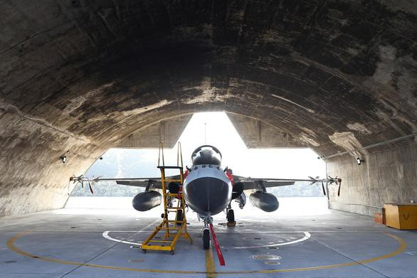 Cuộc tập trận được tổ chức tại căn cứ không quân Đài Nam ở phía nam đảo Đài Loan, nơi được cho là căn cứ chính của các chiến đấu cơ phòng thủ nội địa F-CK-1 Ching-kuo, loại khí tài thường xuyên được dùng để ngăn chặn các máy bay lạ.