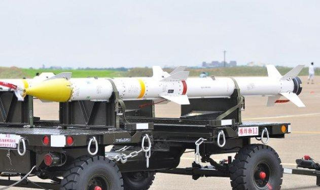 Các máy bay này đều được trang bị tên lửa Sidewinders do Mỹ sản xuất và tên lửa hành trình không đối đất phát triển nội địa Wan Chien.