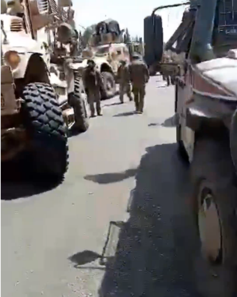 Tuy nhiên vụ việc đã khiến toàn tuyến đường bị tắc cứng bởi những loại phương tiện hầm hố kích thước lớn, binh lính Nga, Mỹ tràn ra đường khiến không khí cực kỳ căng thẳng.