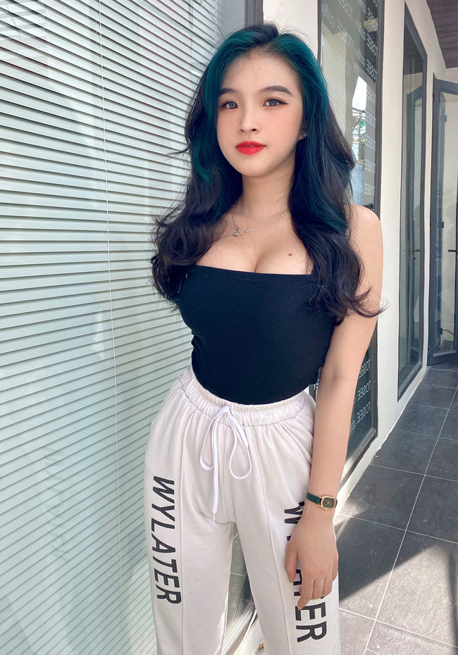 Bất ngờ hơn cả là phong cách đời thường của cô nàng.