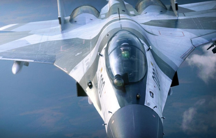 Về hệ thống điện tử, Su-35S được ứng dụng những công nghệ mới nhất về điện tử hàng không. Buồng lái được thiết kế đem lại sự thoải mái và linh hoạt cho phi công xử lý tình huống.