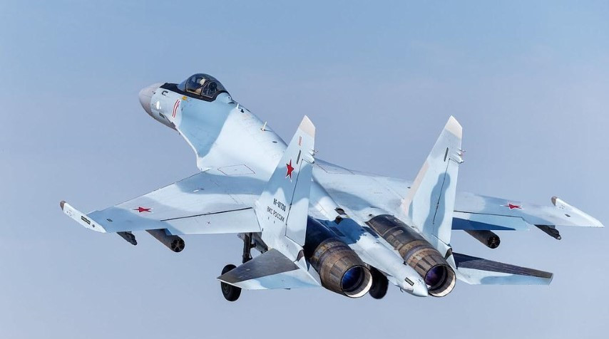 Với radar này, Su-35S có thể cùng lúc bắt chết 30 mục tiêu và đồng loạt phóng 8 quả tên lửa dẫn đường bằng radar chủ động, để tấn công 8 mục tiêu khác nhau.