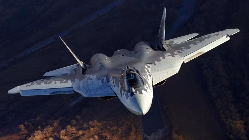 Kế thừa từ Liên Xô, ngành công nghiệp quốc phòng của Nga rất mạnh, tuy nhiên cũng phải nhìn vào thực tế rằng, suy thoái kinh tế do sự cấm vận của phương Tây đã ảnh hưởng rất nhiều đến năng lực nghiên cứu và phát triển vũ khí mới của họ.