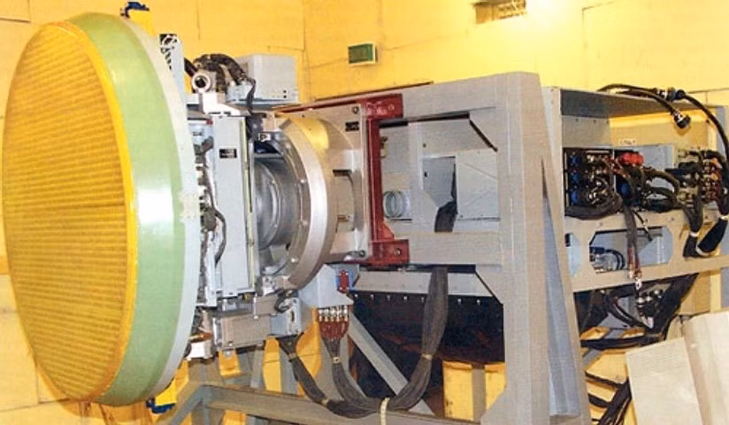 Để làm nhiệm vụ cường kích, Su-35S được trang bị những loại tên lửa như: AS-17 Krypton (Kh-31), AS-16 Kickback (Kh-15), AS-10 Karen (Kh-25ML), AS-14 Kedge (Kh-29), AS-15 Kent (Kh-55), AS-13 Kingbolt (Kh-59).