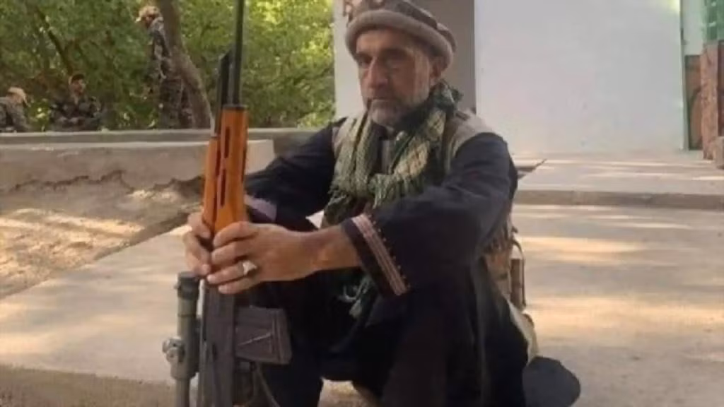 Tiếp đến các tay súng Taliban hành quyết ông Rohullah Azizi, anh trai cựu Phó Tổng thống Afghanistan Amrullah Saleh mà không thông qua xét xử.