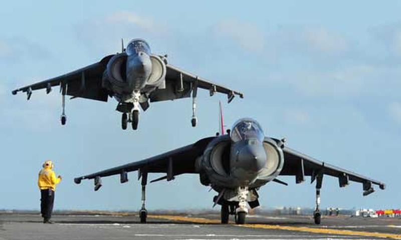 Loại máy bay này được phát triển từ mẫu máy bay trước đó là Hawker Siddeley Harrier vốn được thiết kế chế tạo vào cuối thế kỷ 20.